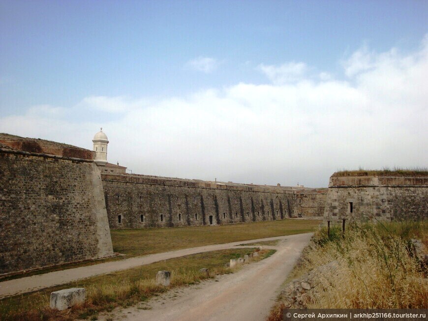Самая большая крепость 18 века в Европе - крепость Сант-Ферран в Фигерасе