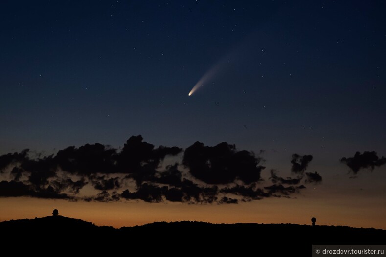 Привет из далёкой-далёкой галактики. Комета Неовайз пролетает по небу (фото)