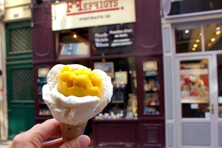 Мороженое в летнем Париже