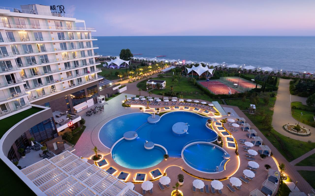 Лучшие отели Сочи 5 звёзд «Всё включено» с пляжем и бассейном на первой .