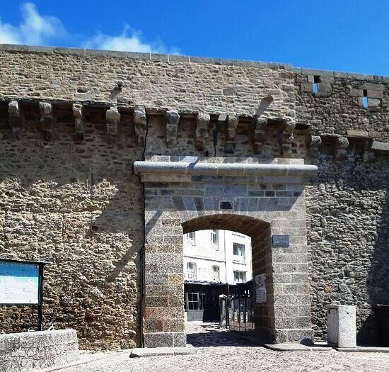 Бретонская крепость Сен-Мало на севере Франции