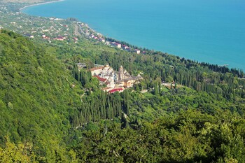 Отели Абхазии примут туристов только с тестами на коронавирус 