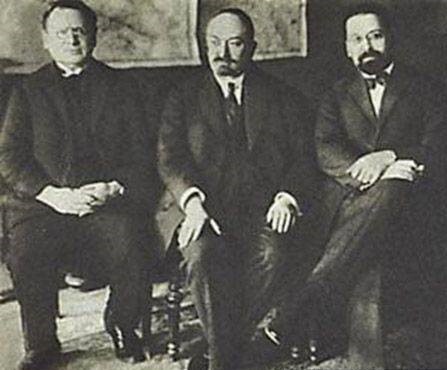 М.М. Литвинов (слева), Г.В. Чичерин (в центре) и Л.М. Карахан.(Из Интернета)