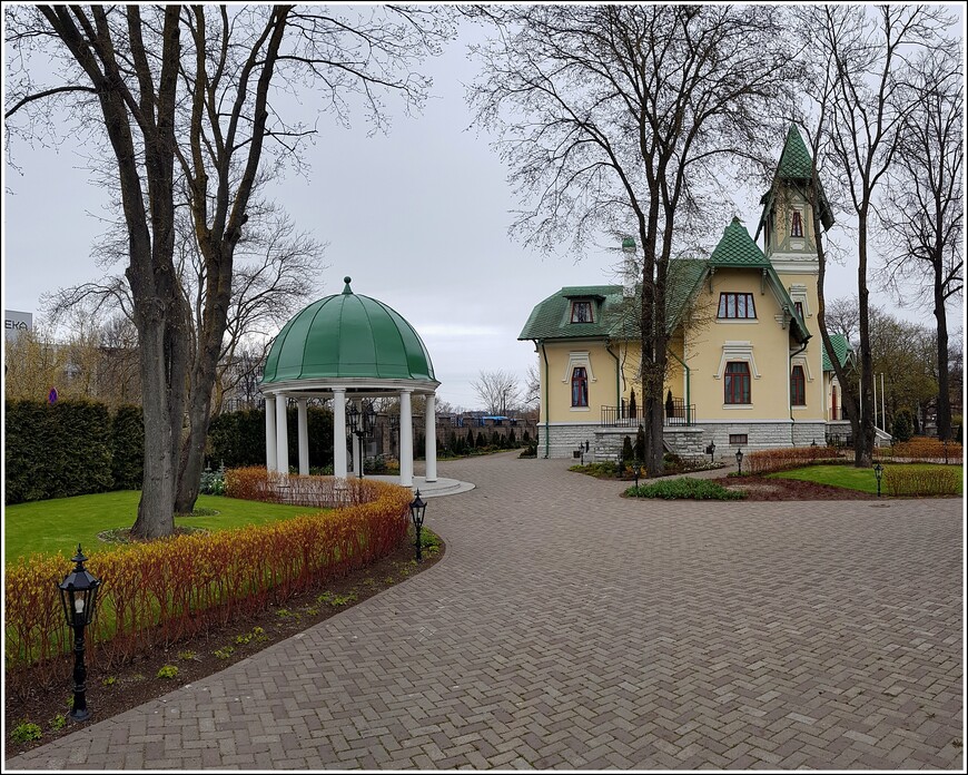 Цветущая сакура и подлодки Ноблесснера