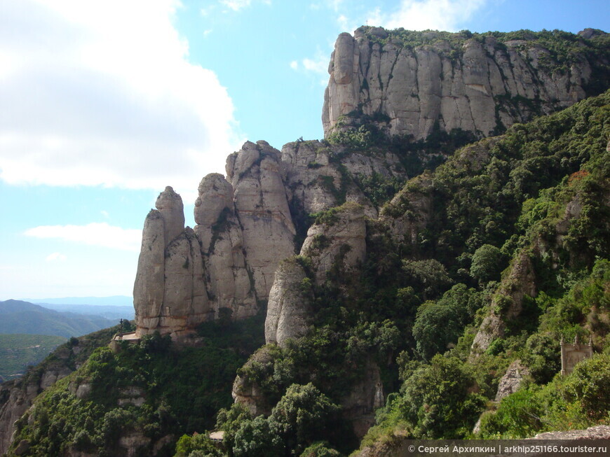 Святая пещера Санта-Кова в монастыре Монтсеррат в Каталонии