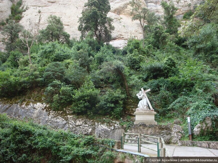 Святая пещера Санта-Кова в монастыре Монтсеррат в Каталонии