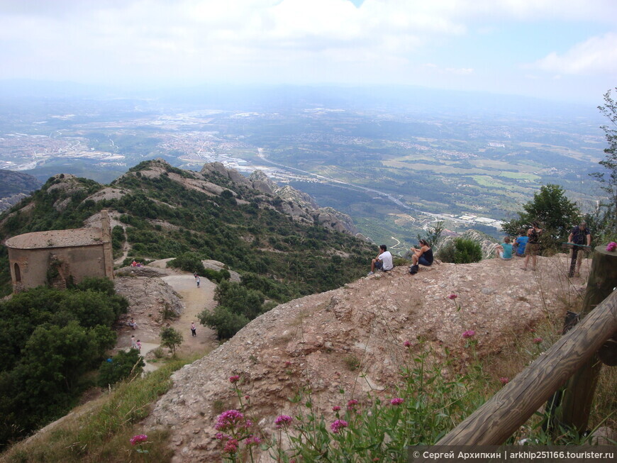 На гору Сан-Жуан из монастыря Монтсеррат в Каталонии