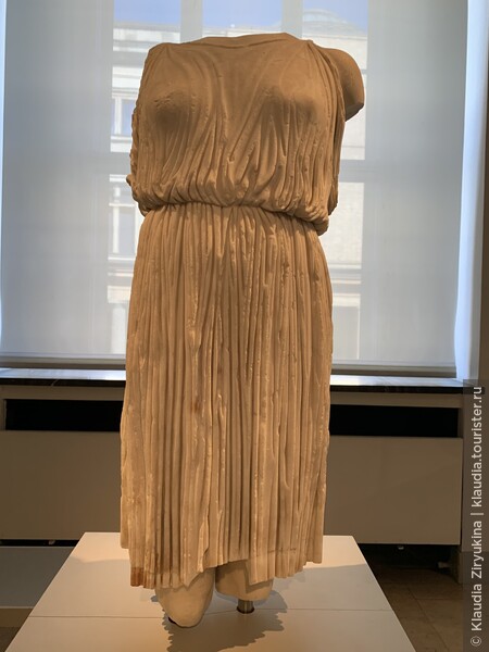Богиня Гера, 150 год до н.э., несколько видов мрамора. Найдена в 1911 году. 