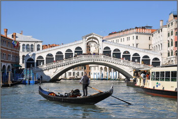 В Венеции из-за полных туристов снизили вместимость гондол