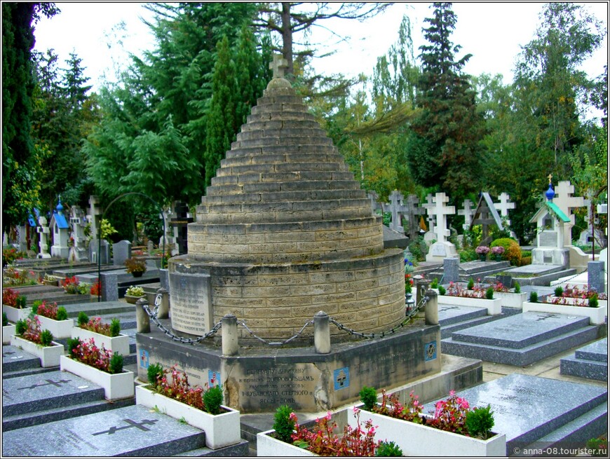 Сент-Женевьев-де-Буа — Русское кладбище в окрестностях Парижа