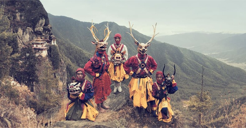 «Пока они не исчезли»: уникальный проект, ради которого фотограф жил в течение 3 лет в 35 разных племенах по всему миру