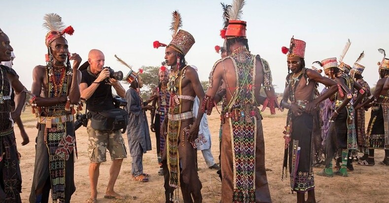 «Пока они не исчезли»: уникальный проект, ради которого фотограф жил в течение 3 лет в 35 разных племенах по всему миру