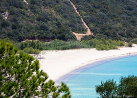 А это пляж Кампус, Вилласимиус, Сардиния. Если будете отдыхать в отеле "Корморан", то это и будет ваш пляж.