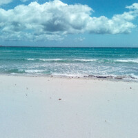 Пляж Джунко в Вилласимиусе. Станет вашим пляжем, если будете отдыхать в отелях Тими Ама или Танка. 