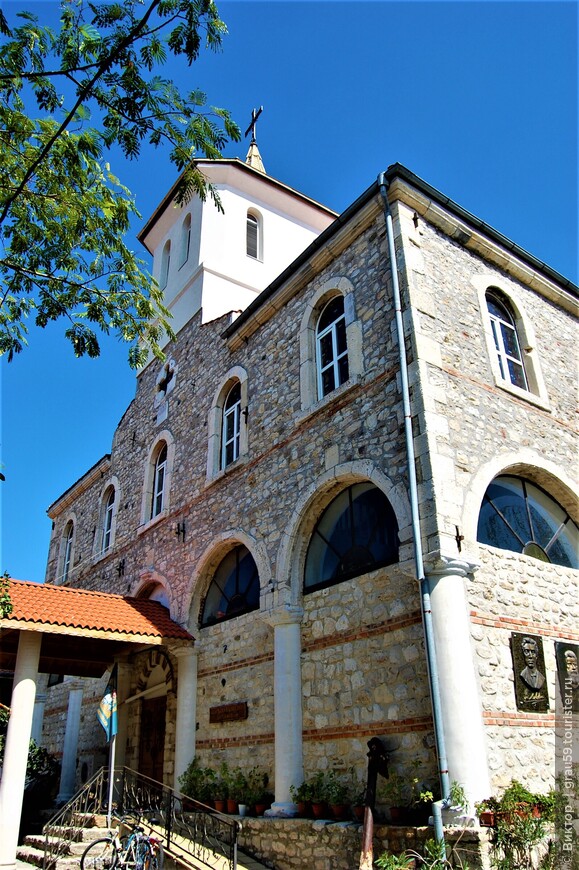 Единственная действующая церковь Несебра, знаменитая своей Чёрной иконой