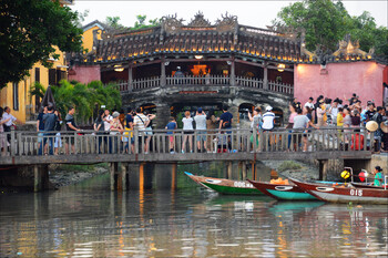 Во Вьетнаме закрыли популярный у туристов город Хойан