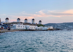 Греческий остров Миконос в апреле