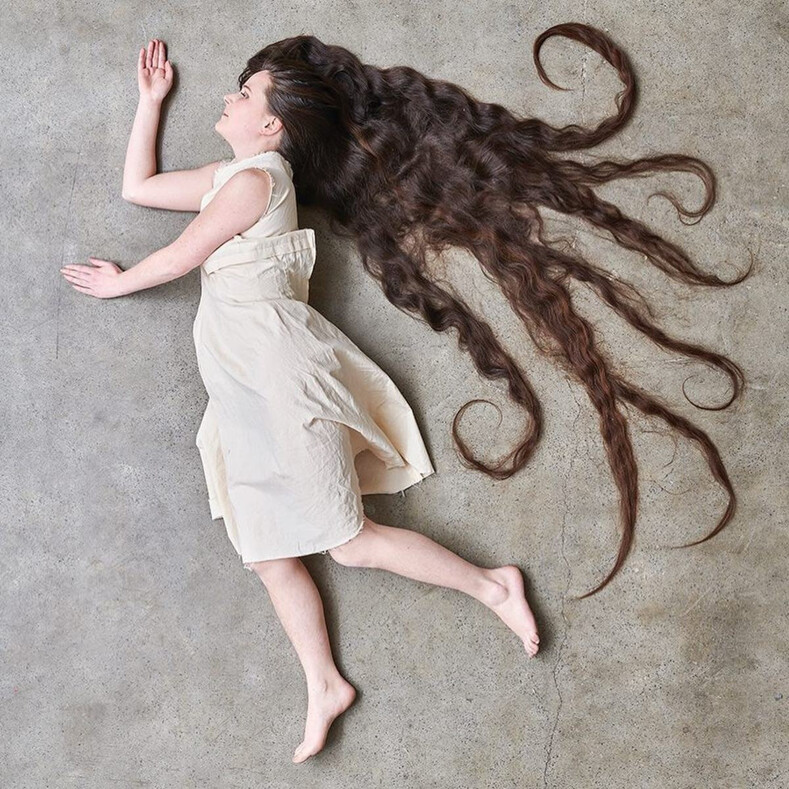 «Британская Рапунцель» с двухметровой косой более 20 лет не мыла голову: женщина рассказывает, почему так произошло, и показывает свои фото