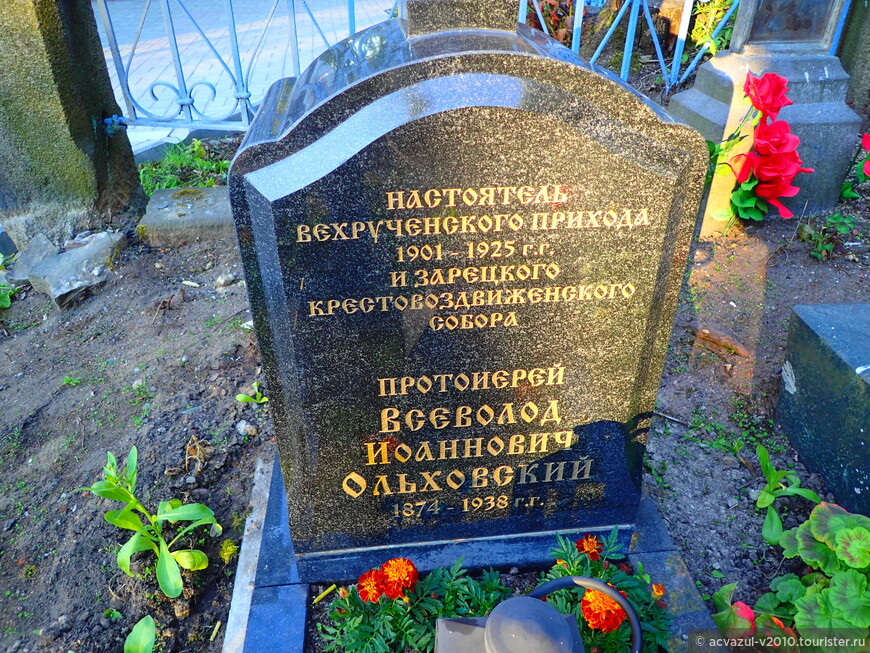 Церковь Крестовоздвижения в Петрозаводске и Зарецкое кладбище рядом