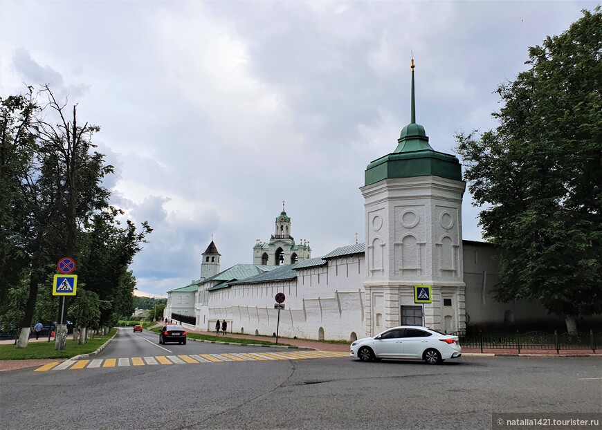 Стены Спасо-Преображенского монастыря, сейчас Ярославского музея-заповедника