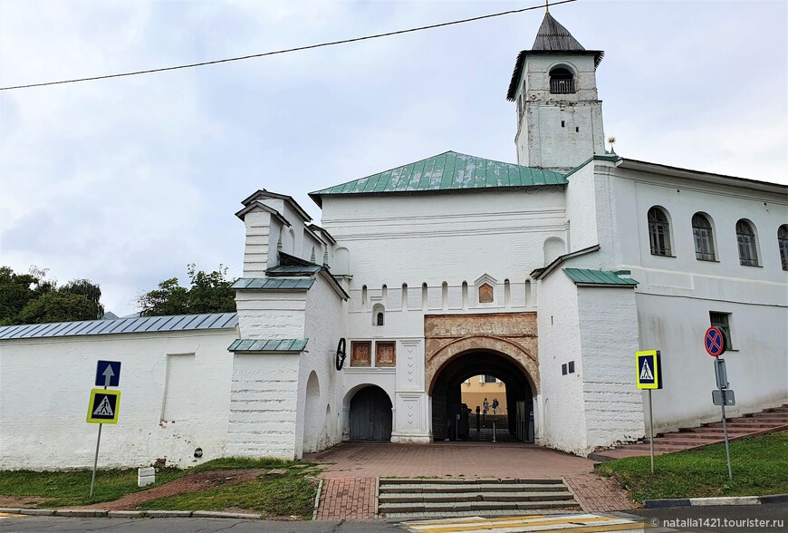 Святые ворота Спасо Преображенского монастыря