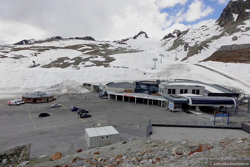 Верхняя станция курорта Kaunertal на высоте 2830 метров, откуда покатили на канатке до высоты 3249 метров.