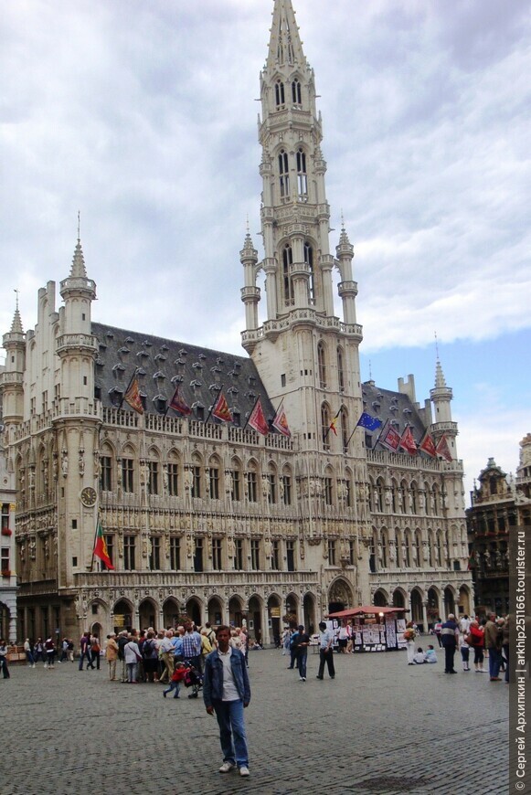 Брюссельская ратуша на площади Гранд-Плас