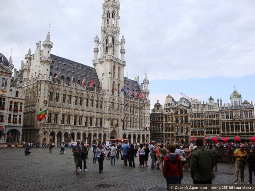 Брюссельская ратуша на площади Гранд-Плас