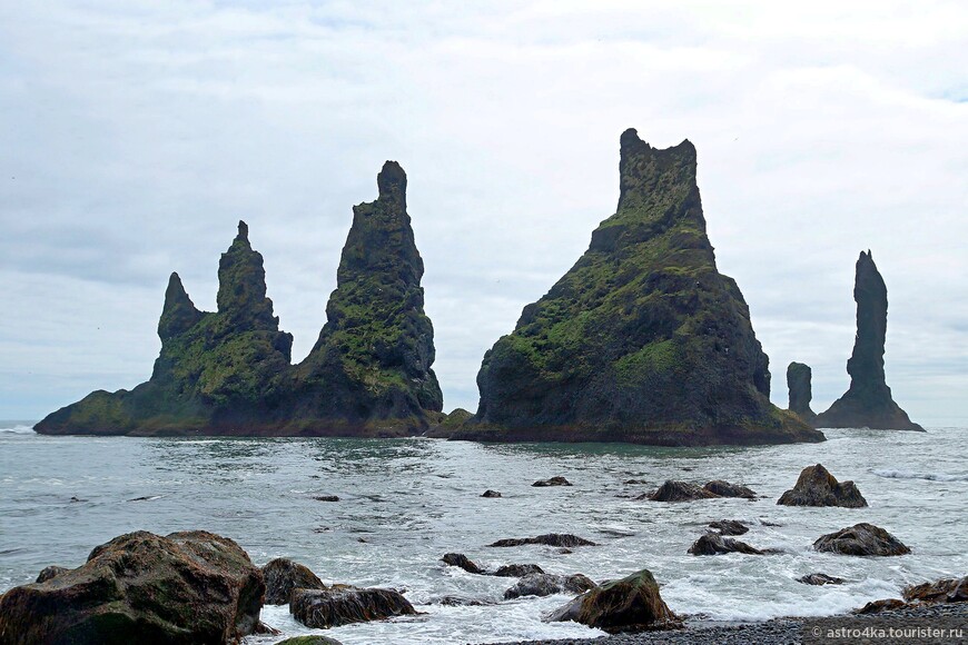 Вокруг Исландии с палаткой. Лавовое поле с пирамидками; самый красивый чёрный пляж на Земле; скалы пальцы тролля и дивная каменная арка