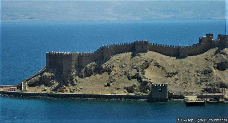 Крепость на острове Фараонов
