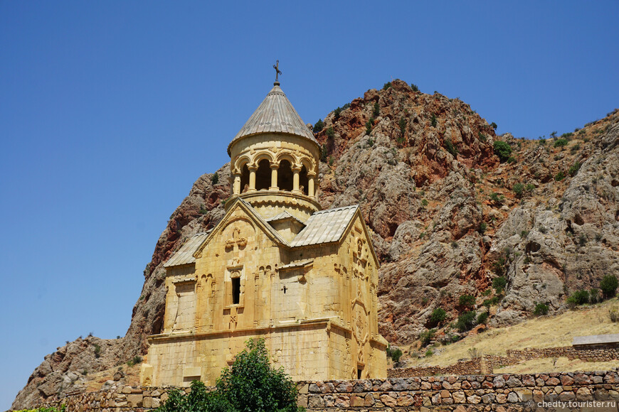 Монастырь Нораванк. Первая длинная остановка по дороге от Еревана в Шуши.