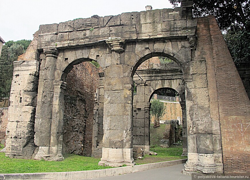 Древние ворота Рима.