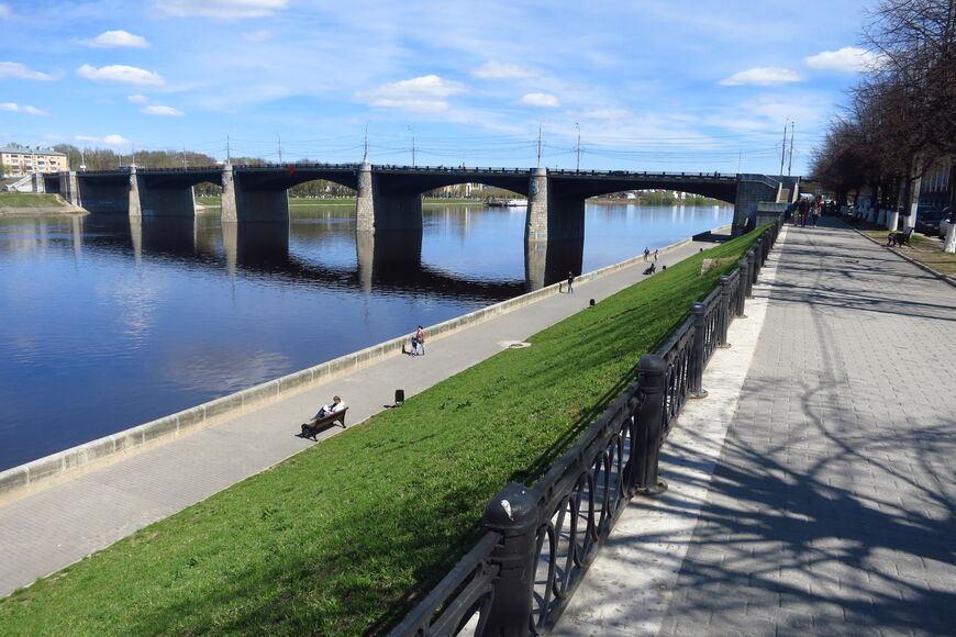 Нововолжский мост и часть набережной Степана Разина