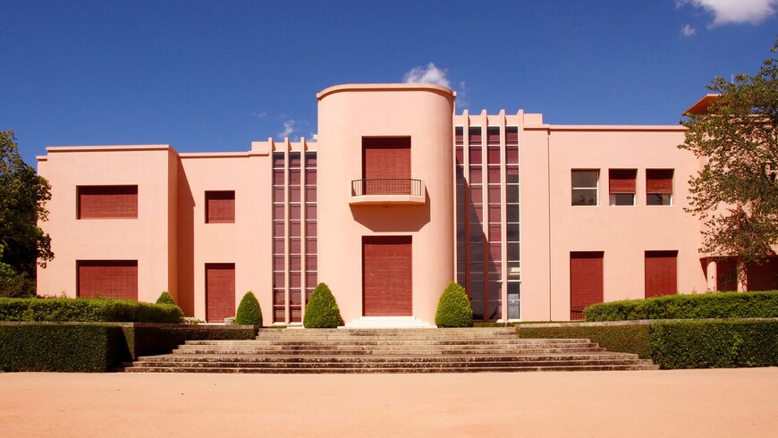 Вилла Серралвеш (Casa de Serralves)