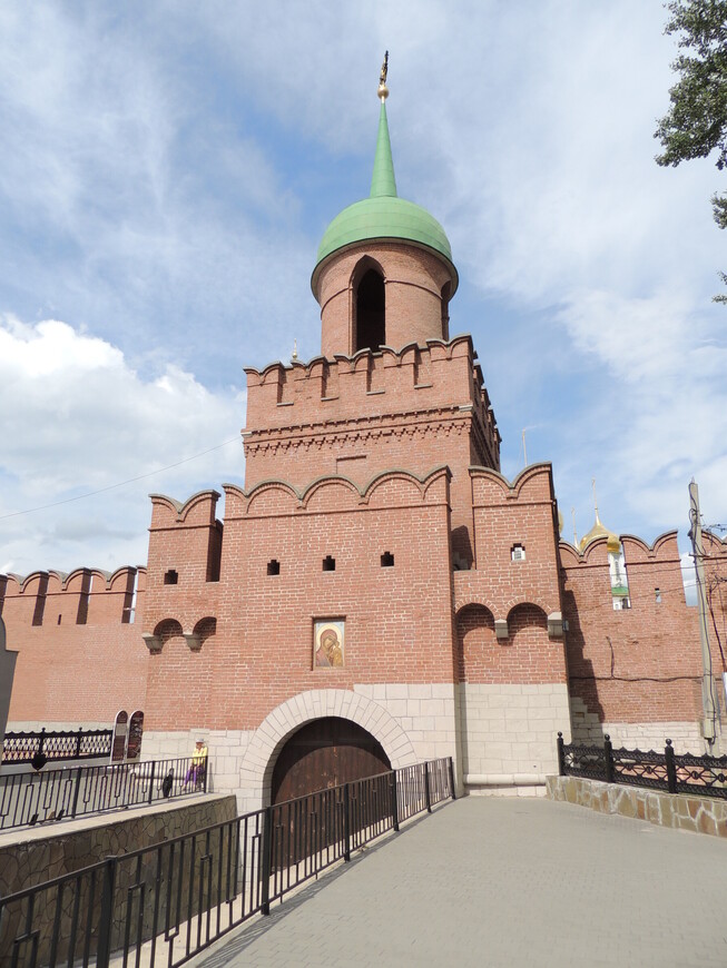 Башня Одоевских ворот (16 век). 