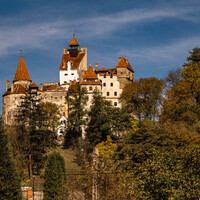 Замок Бран был построен в период с 1377 по 1388 год на стратегически важном месте с видом на перевал между Трансильванией и Валахией.