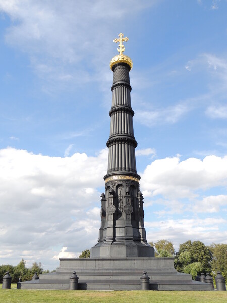 Памятник-колонна Дмитрию Донскому на Красном холме. 