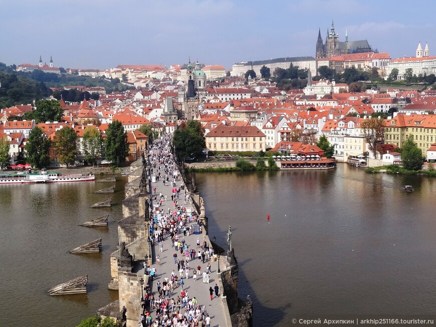 Средневековый Карлов мост в Праге
