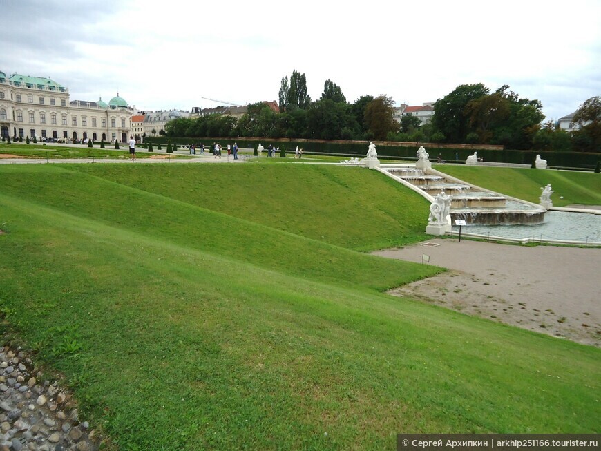 Парк дворца Бельведер в Вене