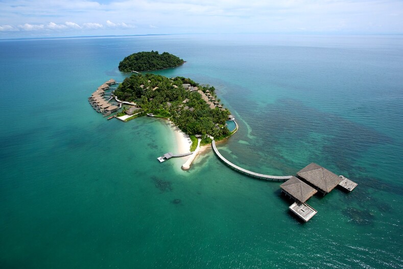 Тропический рай своими руками: обычная пара австралийцев построила пятизвездочный отель на своем острове в Камбодже