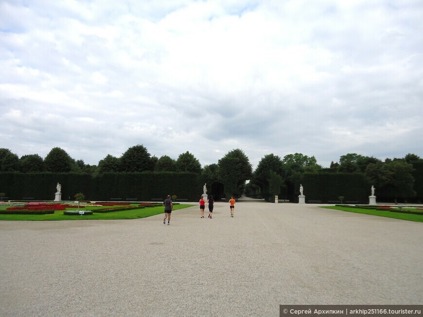 Дворцовый парк Шенбрунна в Вене