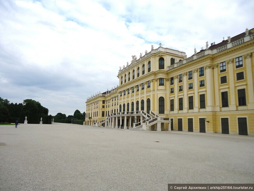 Императорский дворец Шенбурнн — летняя резиденция Габсбургов в Вене