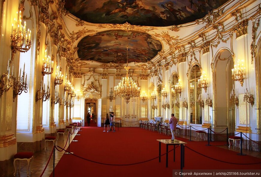 Императорский дворец Шенбурнн — летняя резиденция Габсбургов в Вене