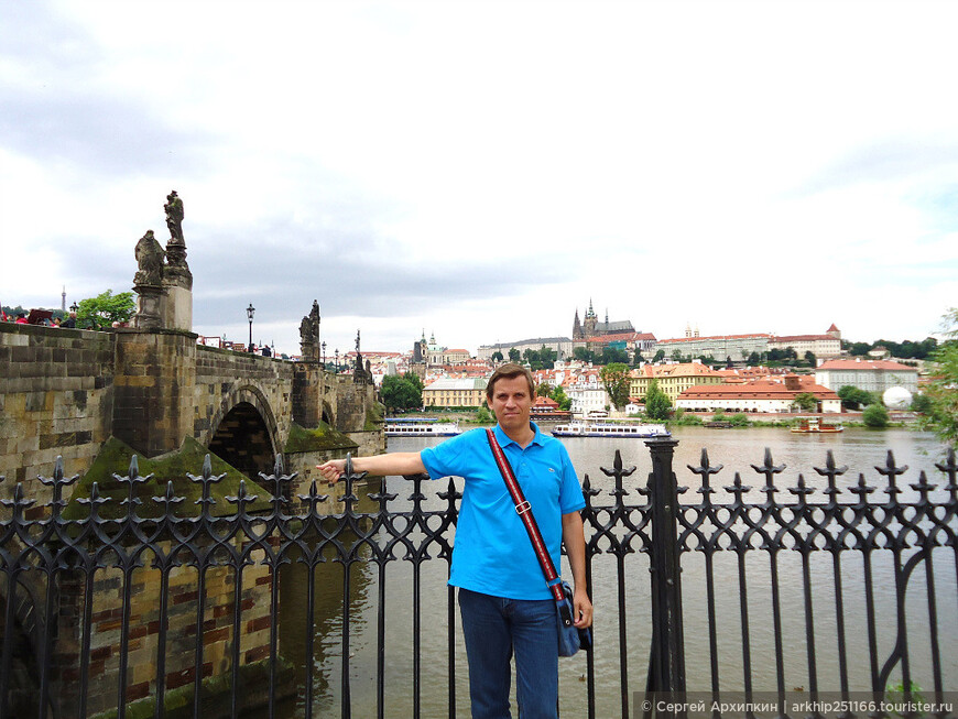 Средневековый Карлов мост в Праге