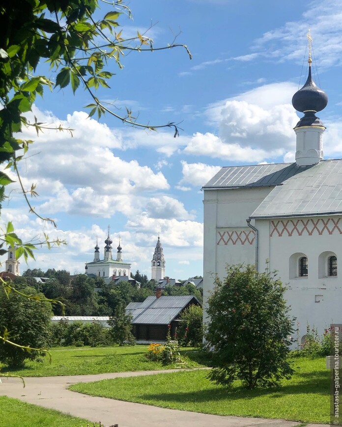 На территории Свято-Покровского женского епархиального монастыря