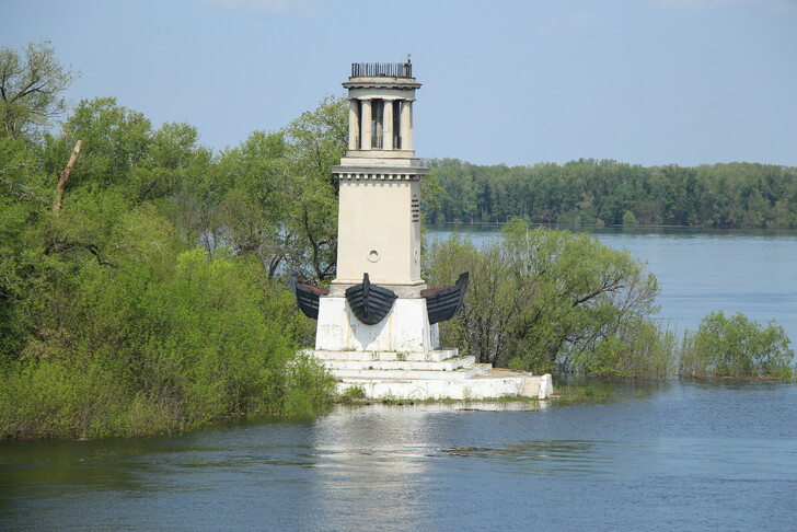 Памятник-маяк морякам Волжской военной флотилии