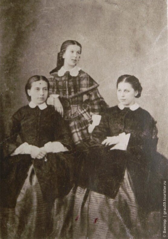 Сёстры Берс-Софья (слева), Татьяна и Елизавета. 1858—1859 гг. Москва (Из Интернета)