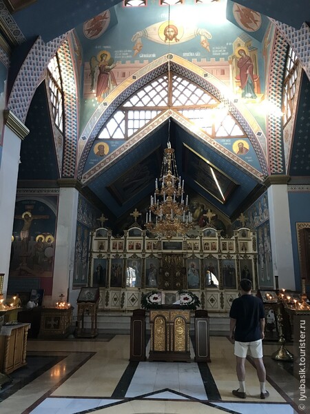 Храм во имя всех Крымских Святых и святого великомученика Феодора Стратилата