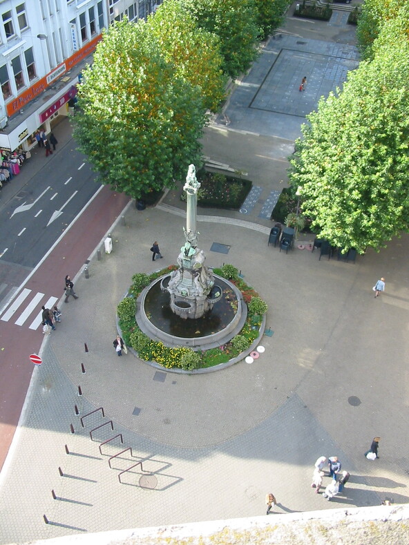 Городская легенда оказалась правдой: 137 лет сердце мэра было спрятано на центральной площади города у всех на виду