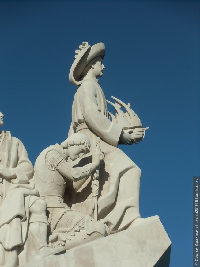 Памятник португальским мореплавателям в Лиссабоне